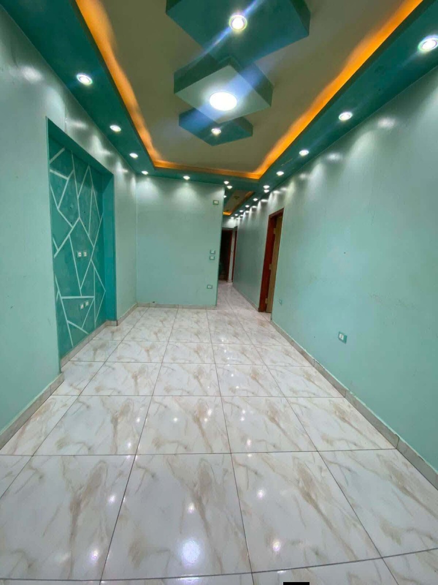 شقه للايجار النزهة 2 متفرع من ال27 دور رابع اسانسير 150 متر