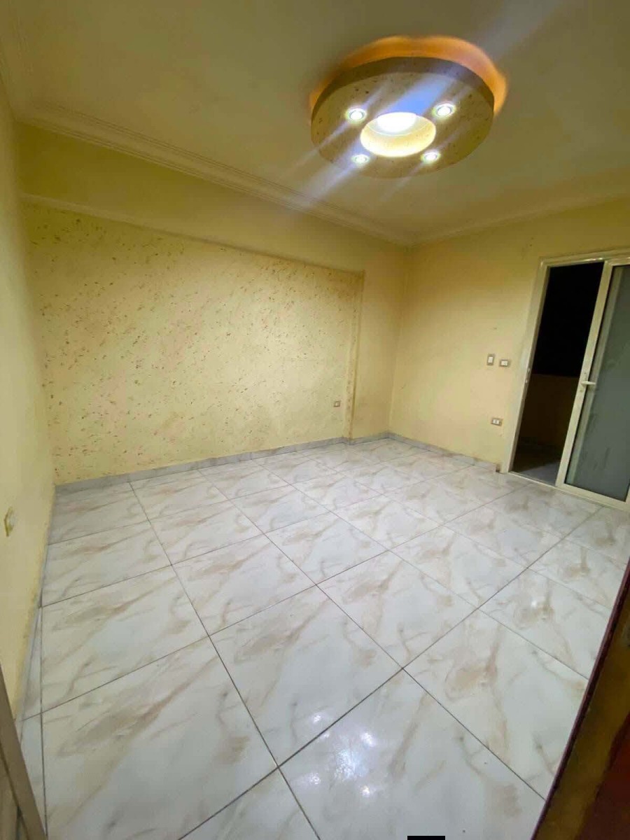 شقه للايجار النزهة 2 متفرع من ال27 دور رابع اسانسير 150 متر