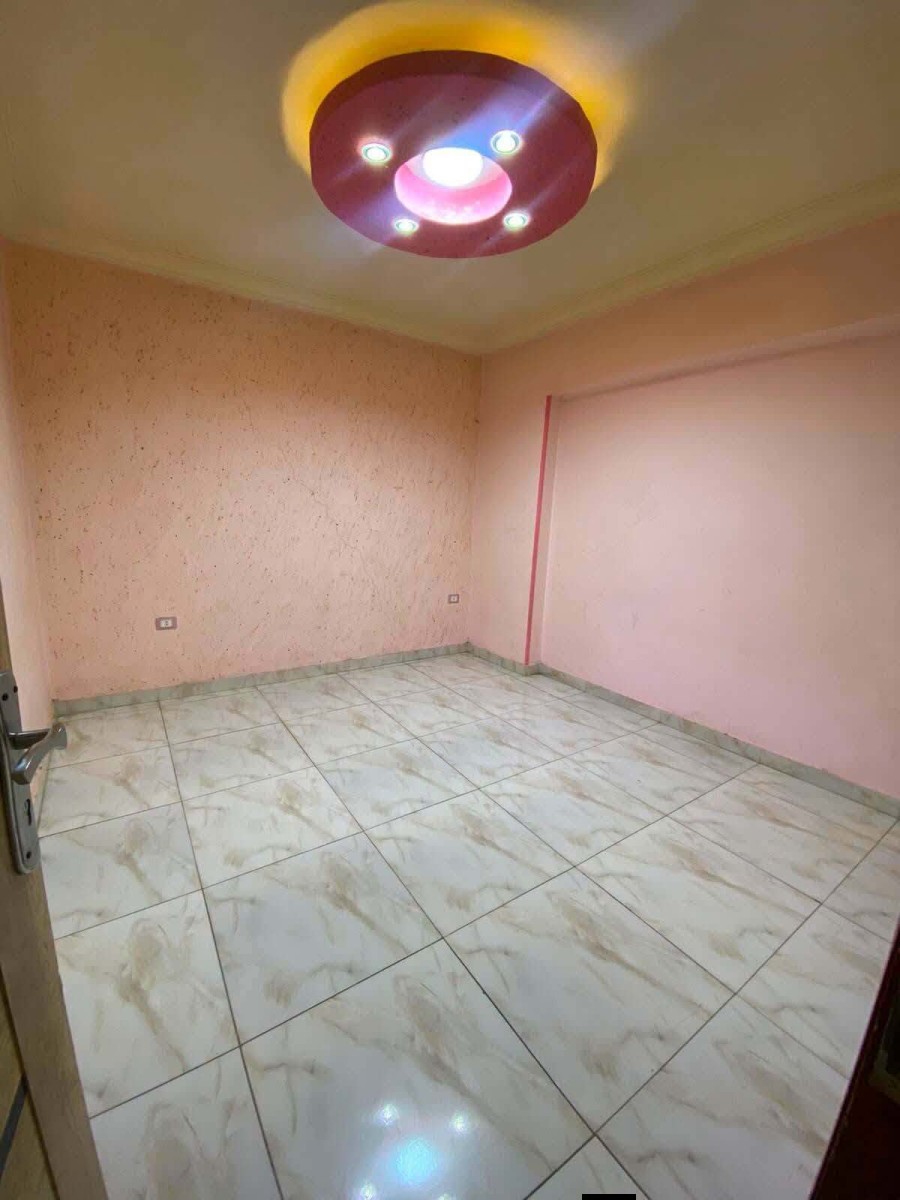 شقه للايجار النزهة 2 متفرع من ال27 دور رابع اسانسير 150 متر