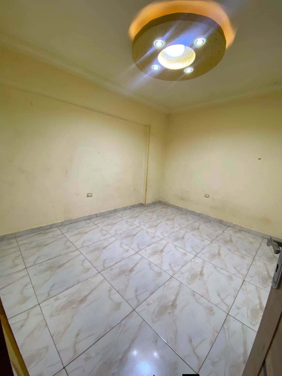 شقه للايجار النزهة 2 متفرع من ال27 دور رابع اسانسير 150 متر