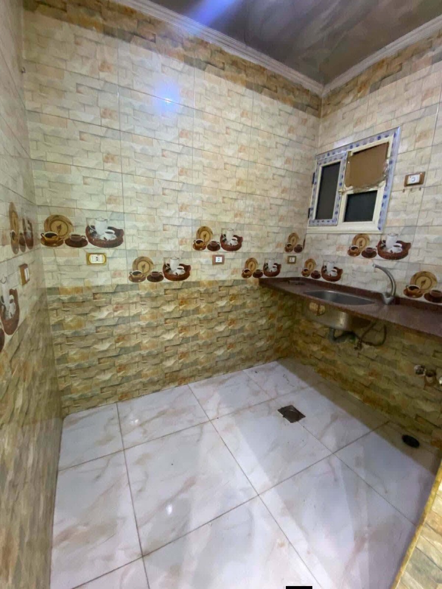 شقه للايجار النزهة 2 متفرع من ال27 دور رابع اسانسير 150 متر