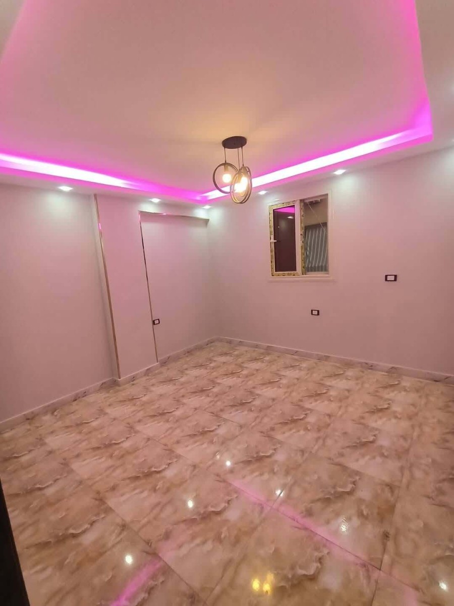 شقه للبيع النزهة 2 متفرع من ال27 دور 12 اسانسير 100 متر