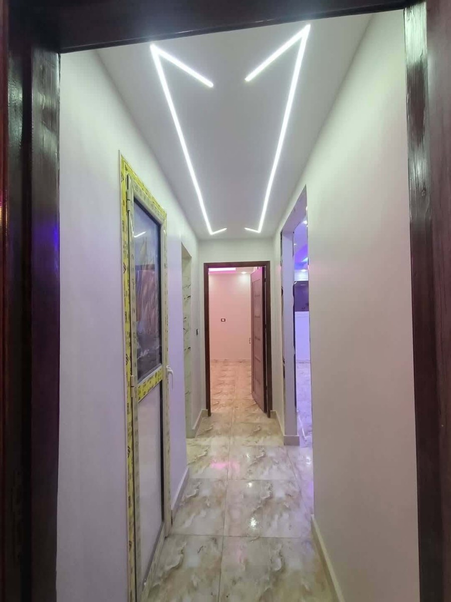 شقه للبيع النزهة 2 متفرع من ال27 دور 12 اسانسير 100 متر