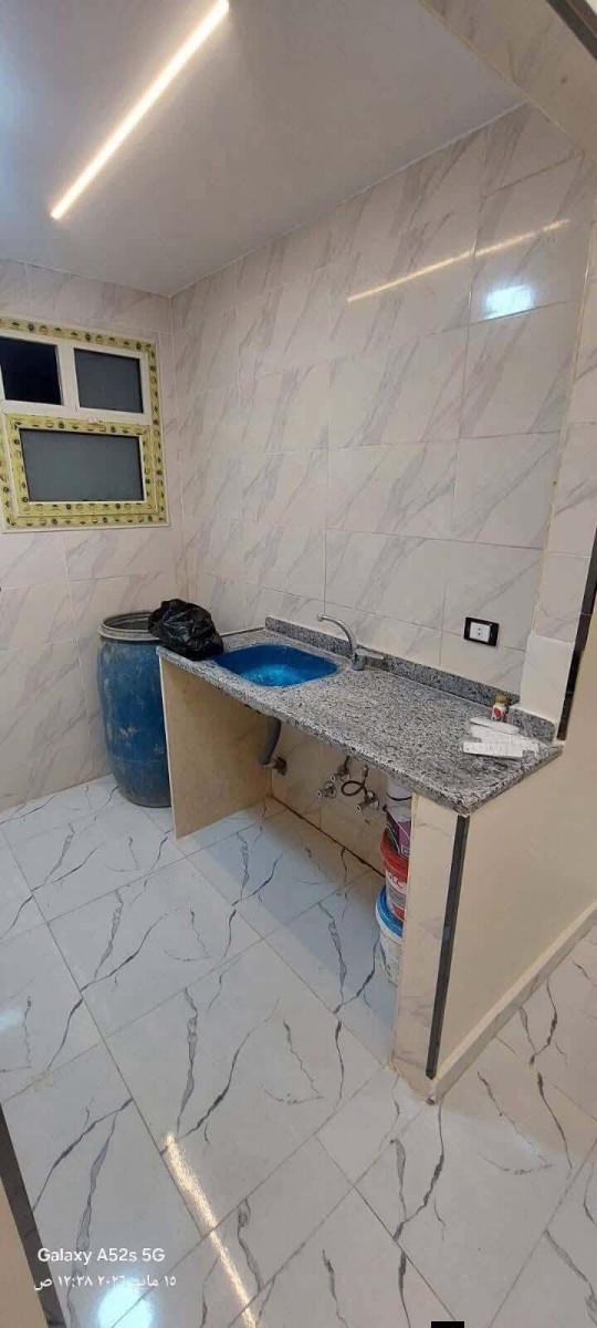 شقه للبيع النزهة 2 جانبي شارع 27 دور 14 مساحة 150 متر 3 غرف