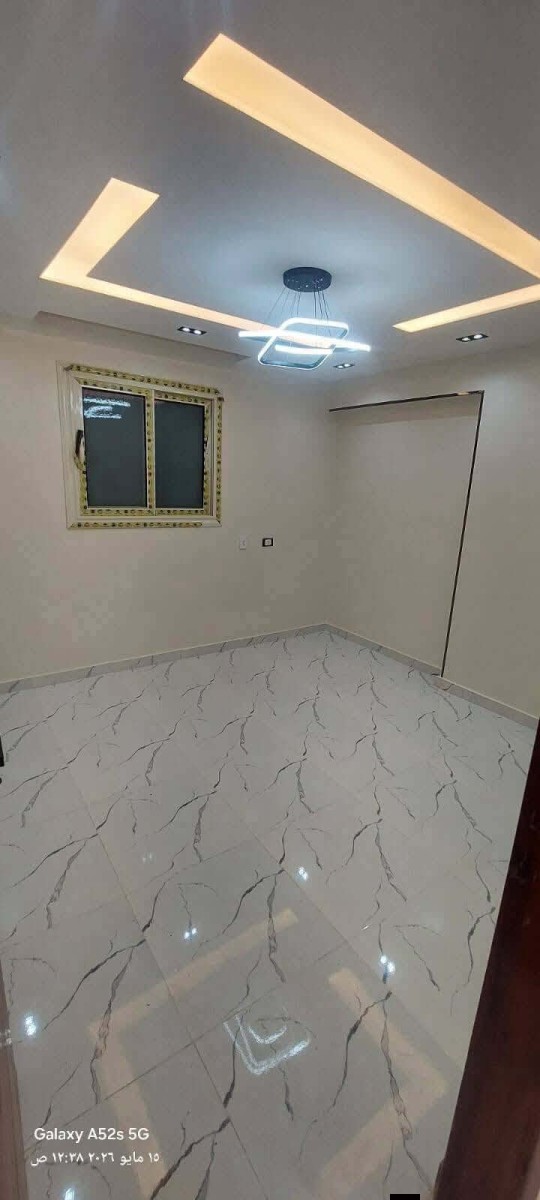 شقه للبيع النزهة 2 جانبي شارع 27 دور 14 مساحة 150 متر 3 غرف