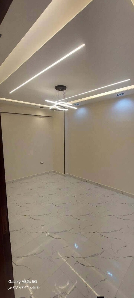 شقه للبيع النزهة 2 جانبي شارع 27 دور 14 مساحة 150 متر 3 غرف