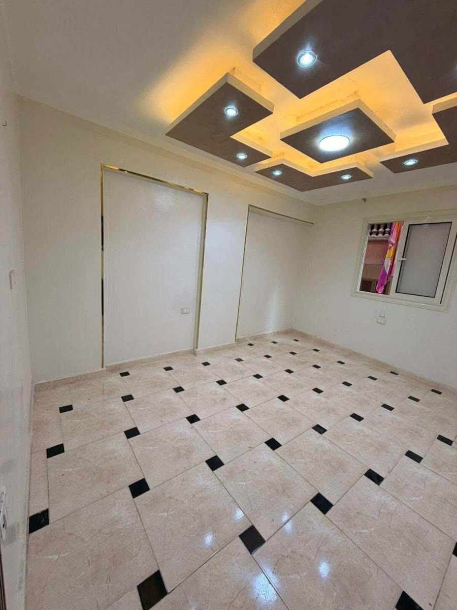 شقه للإيجار النزهة 2 جانبى من شارع 27 العمومى دور تاسع أسانسير