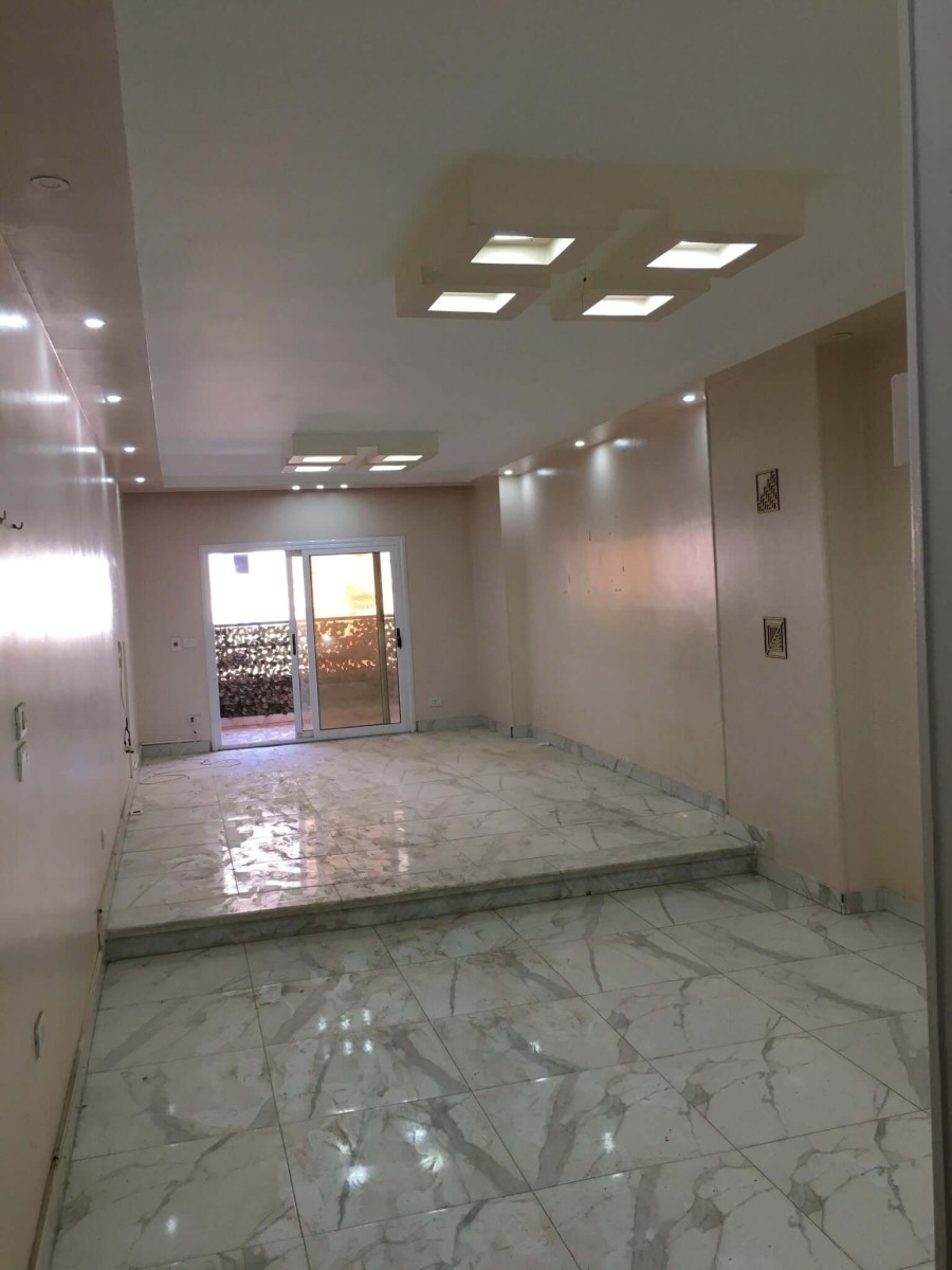 شقه للايجار شارع الخمسين الواسع الرئيسي 3 غرف 150 متر دور رابع