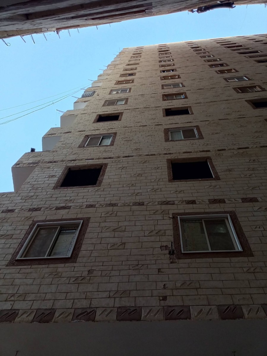 شقه للبيع طوب النزهة 2 جانبي شارع 27 دور 15 مساحة 120 متر