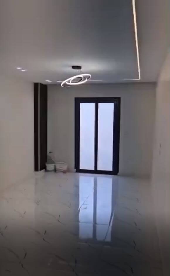 شقه للبيع شارع سند عبدالحكيم من الخمسين الدور التاسع متشطبة