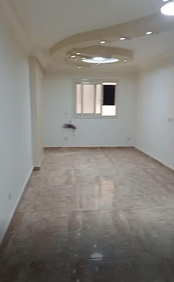 شقه للايجار جانبي من حمام ميخائيل الدور الرابع 140 متر ثلاث غرف