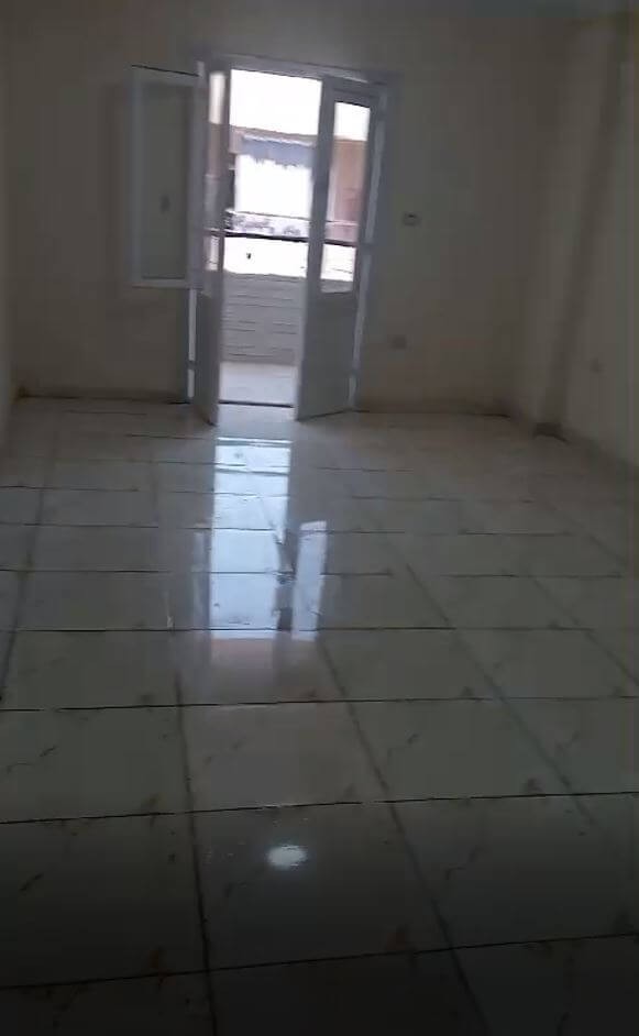 شقه للبيع شارع ال ١٥ العمومي من الخمسين الدور 12 و الاخير