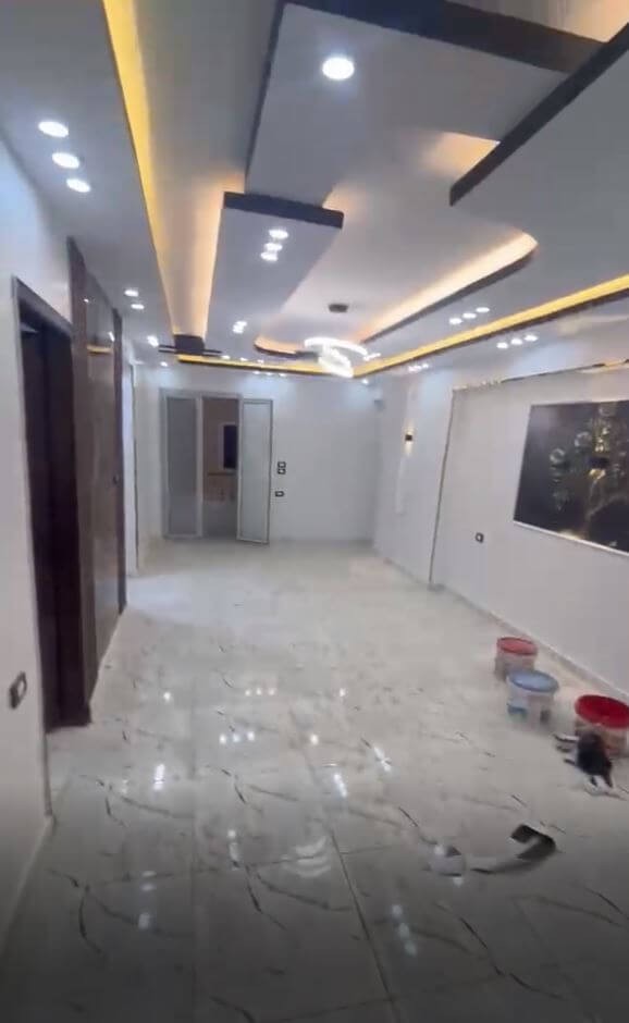 شقة للبيع النزهة 2 بجوار مدرسه مودرن اسكول دور تانى متشطبة