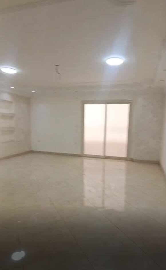 شقه للايجار جانبي من شارع 15 دور رابع 3 غرف 150 متر
