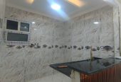 شقه للبيع بالنزهة 2 جانبي من شارع ال 27 مساحة 140 متر