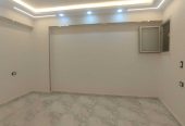 شقه للبيع بالنزهة 2 دور 12 منفذين على الشارع مساحه 140 متر