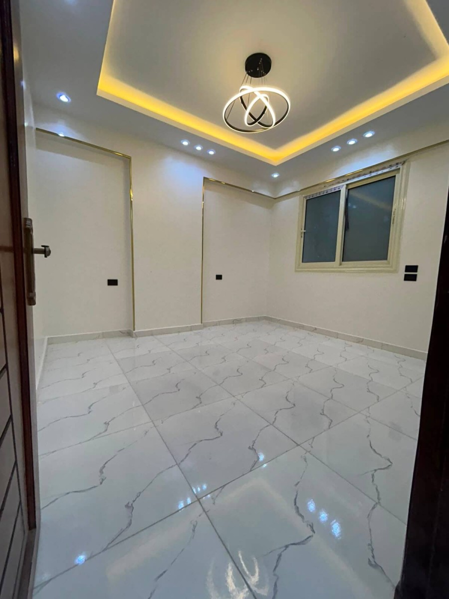 شقه للبيع النزهة 2 جانبى شارع 27 دور اول مساحه 160متر