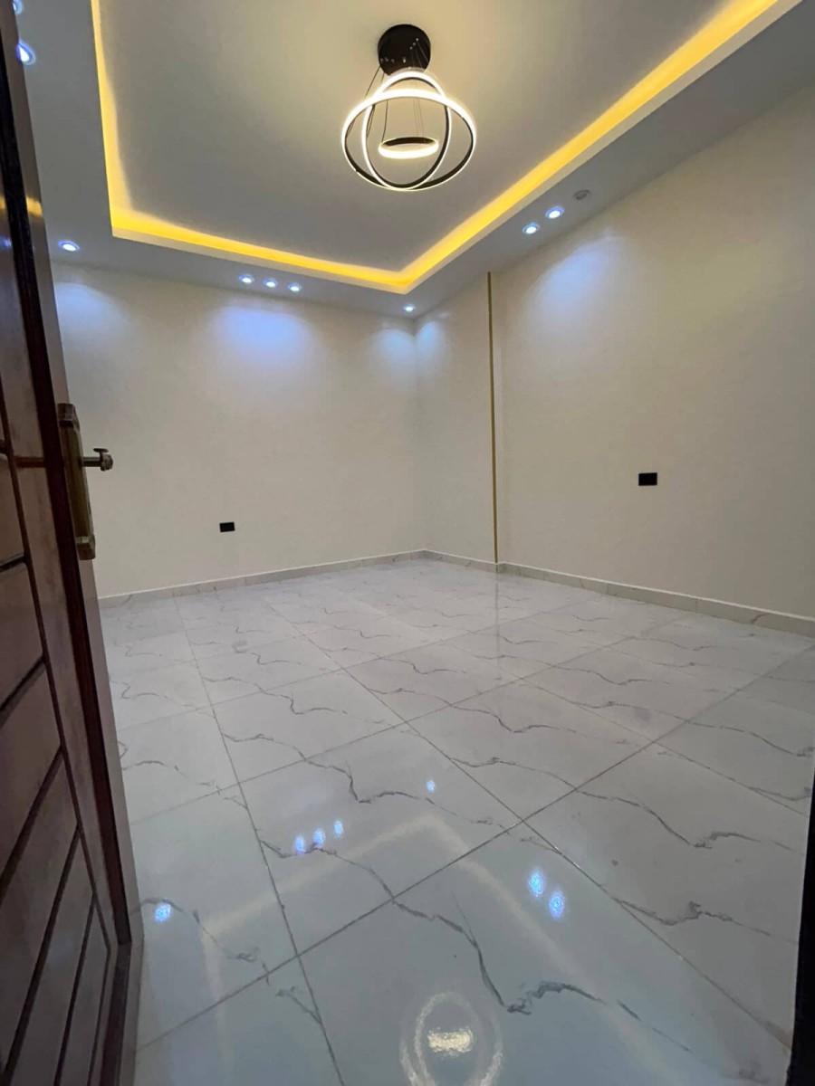 شقه للبيع النزهة 2 جانبى شارع 27 دور اول مساحه 160متر