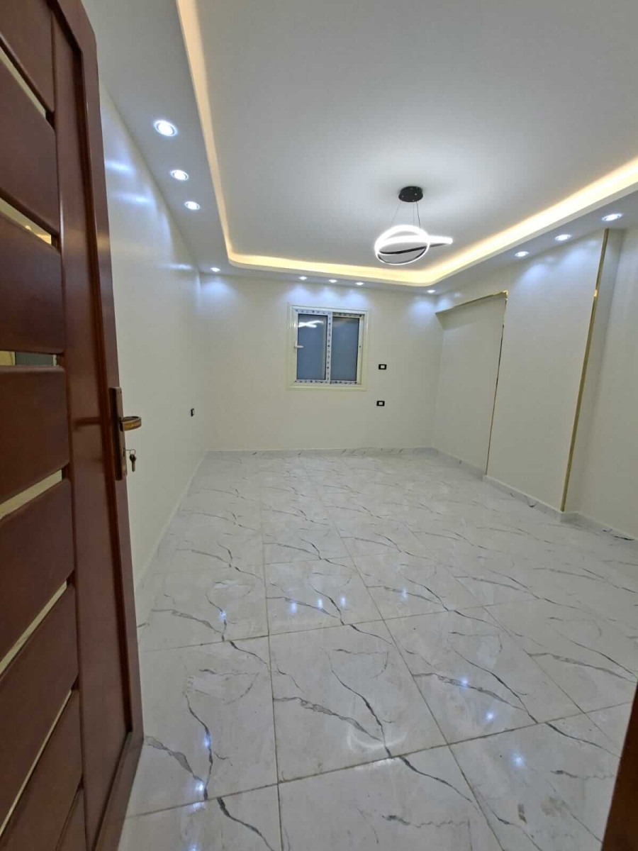 شقه للبيع النزهة 2 شارع 27 الرئيسى مساحة 160م عماره ناصيه