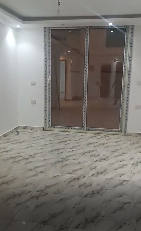 شقه للبيع على شارع 27 دور 15 روف اسانسير كاملة الخدمات