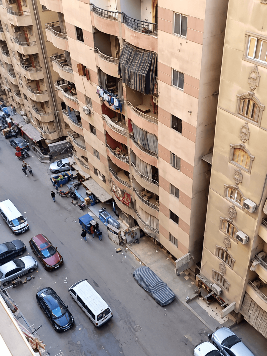 شقة للبيع في النزهة 2 شارع الخمسين الرئيسي 140م طوب أحمر