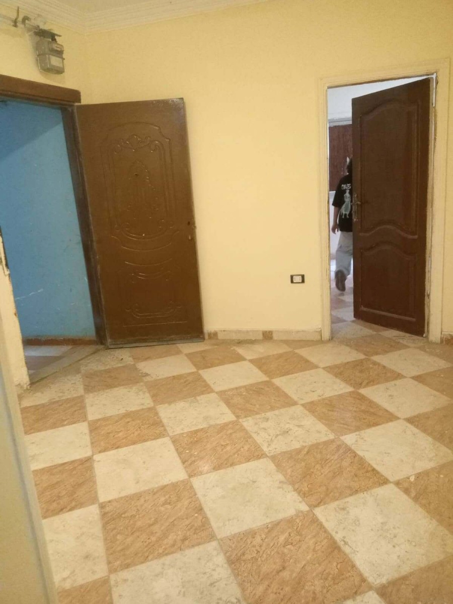 شقة للبيع النزهة 2 جانبي من شارع الاربعين الدور الدور الخامس 80 متر